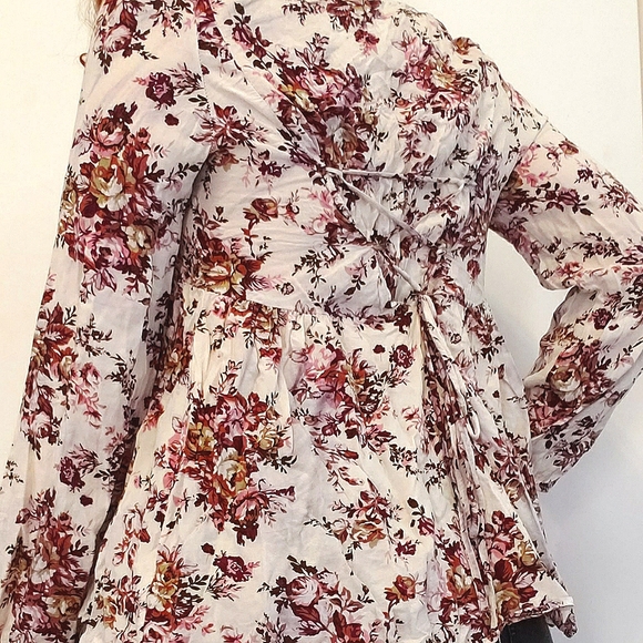 Flowy Floral Top - Picture 3 of 3